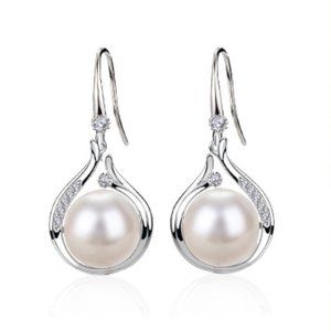 A pearl necklace. Earrings, sterling silver jewelr